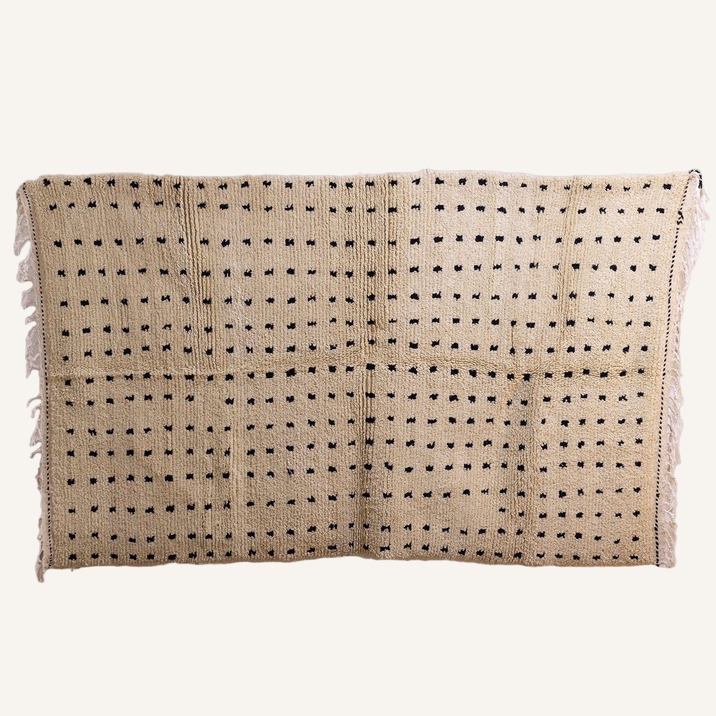 Azilal Moroccan Rug – Minimalist Black Dotted Pattern (150 × 250 cm / 5′ × 8′2″)