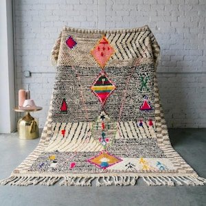 Rose Signal – Handmade Moroccan Rug