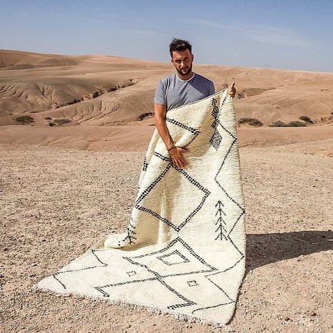 Desert Outline – Handmade Moroccan Rug