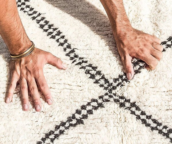 Desert Outline – Handmade Moroccan Rug